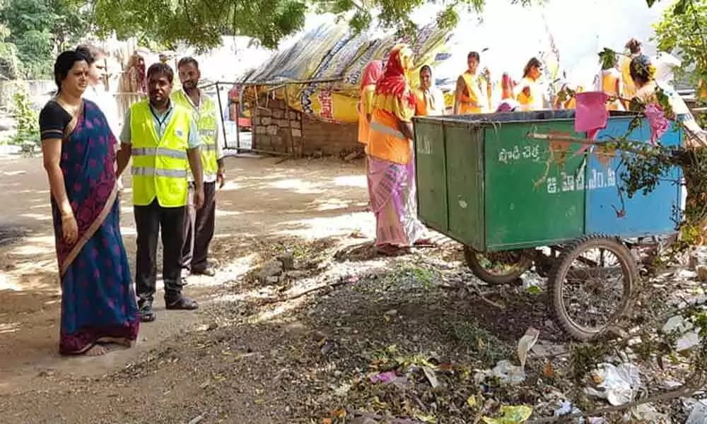 BN Reddy Nagar: Corporator Lakshmi Prasanna sensitises people on cleanliness