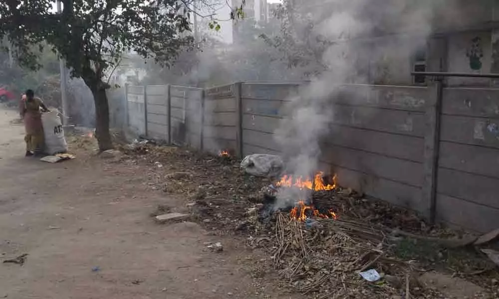Hyderabad: Residents in Miyapur irate over garbage burning