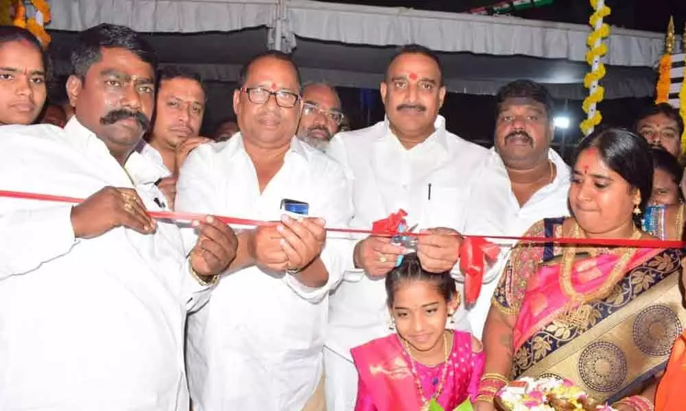 Hyderabad: MLA Arekapudi, corporator Dodla Venkatesh Goud inaugurate TRS party office in Janmabhoomi Colony