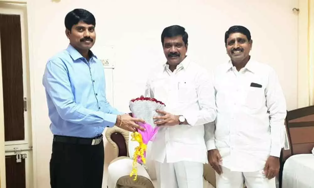 Nizamabad: Collector C Narayana Reddy pays courtesy visit to Minister Vemula Prashant Reddy