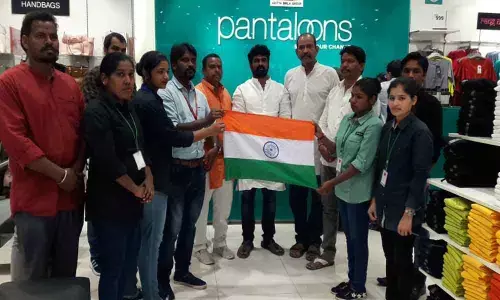 Himayatnagar: BJP protests against clothing retail chain