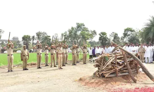 Nizamabad: Ex-MP Narayana Reddy cremated with full State honours