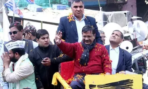 Pamphlets thrown at Kejriwal during campaign