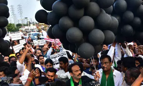 Vijayawada: Amaravati JAC takes out huge rally in support of capital issue