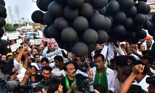 Amaravati JAC takes out huge rally in support of capital