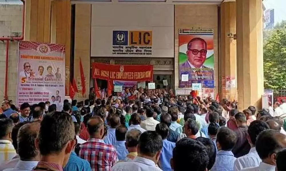 LIC staff union to hold walk-out strike to protest against IPO