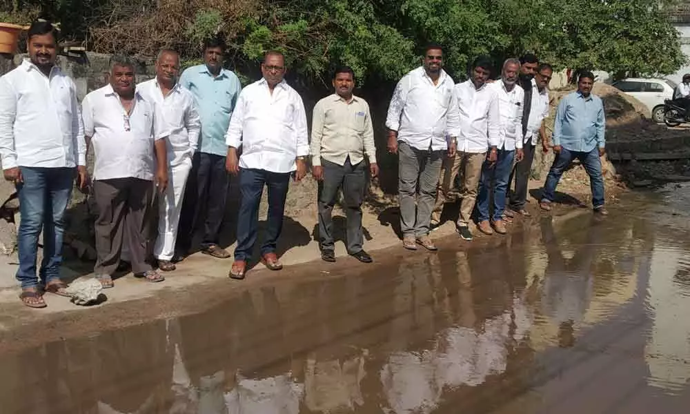 Hyderabad: Allwyn Colony Corporator Dodla Venkatesh Goud to resolve drainage issue