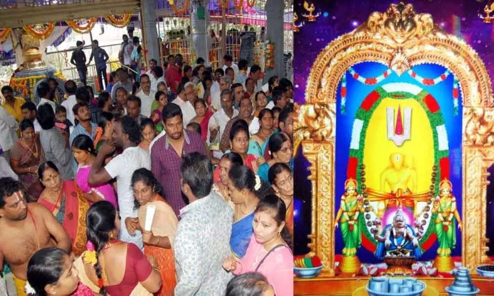 Rajamahendravaram: Hundreds witness Nijaroopam of Lord