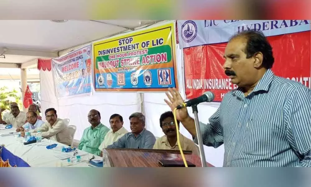 Hyderabad: Saifabad LIC employees oppose privatisation move