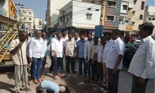 Hyderabad: Allwyn Colony Corporator Dodla Venkatesh Goud oversees repairs to pipeline