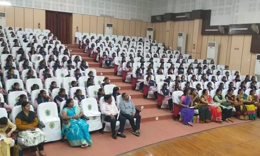 Vanasthalipuram: Students, teachers of TMREIS visit GSITI