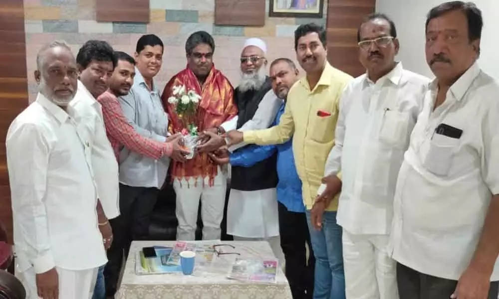 Old Boinpally: Corporator felicitated