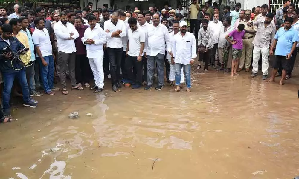 Retaining wall to protect people from Krishna floods