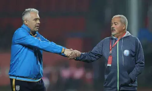 Mumbai look to extend comfort in top-four run-in