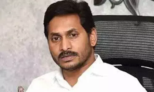 Amaravati: CM pleads with PM to grant special status