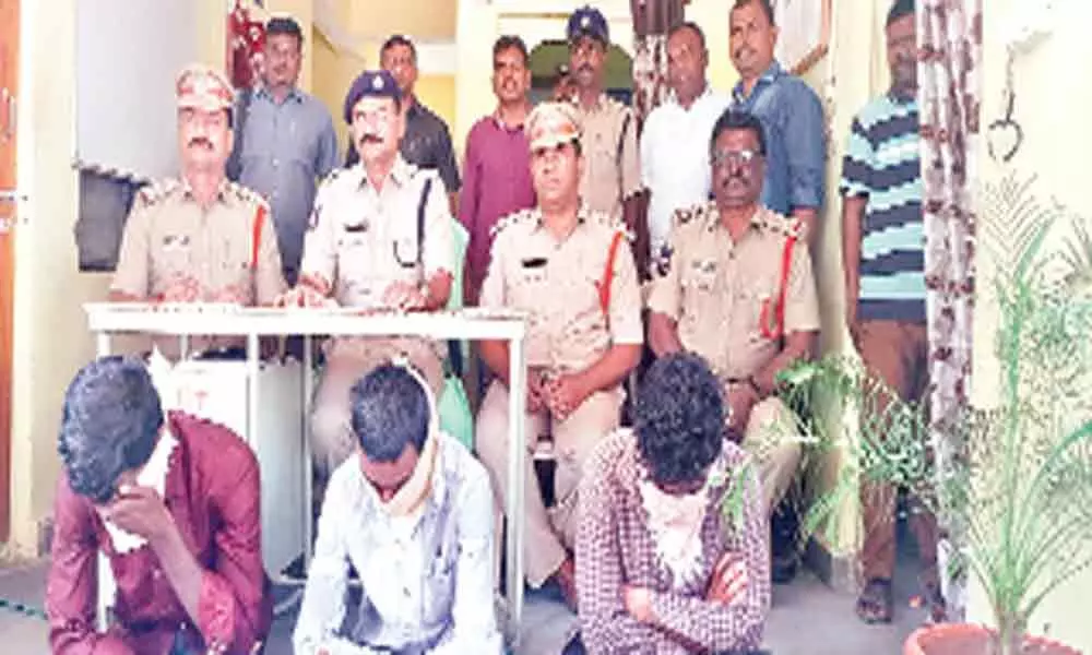Mancherial: Three held for cheating people