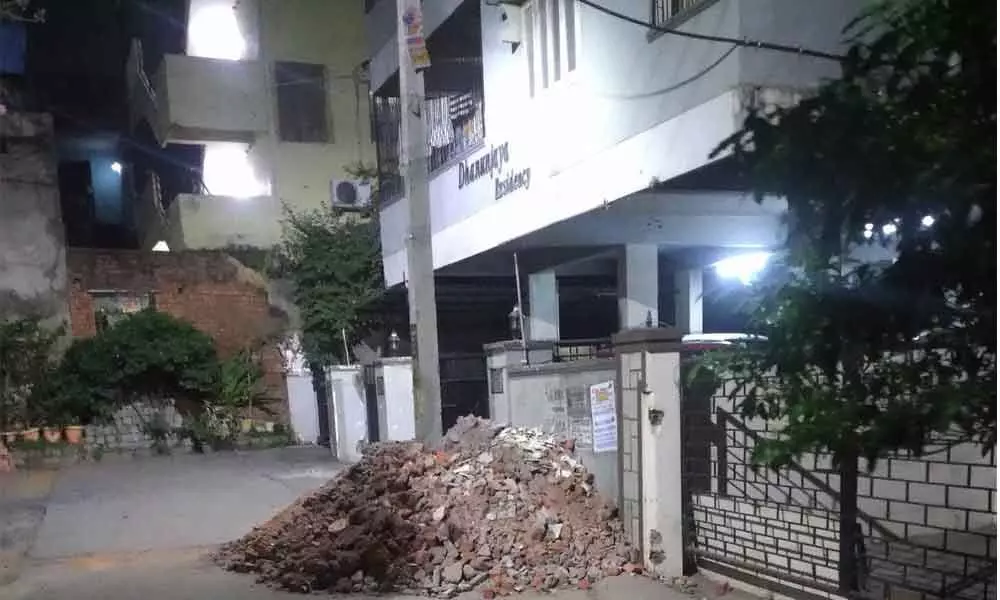 Hyderabad: Jubilee Hills Residents irked over debris dumping