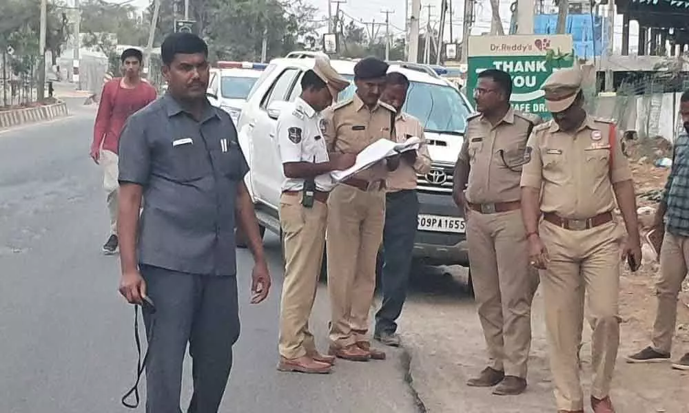 Hyderabad: DCP Vijaykumar sensitises people on traffic rules