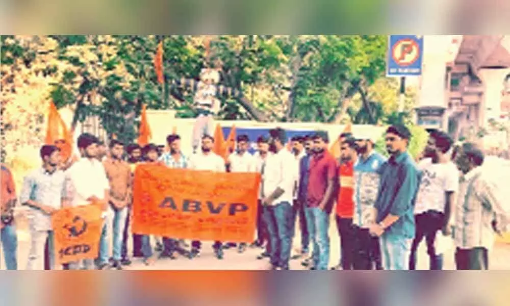 Secunderabad: ABVP protests as fee reimbursement delayed