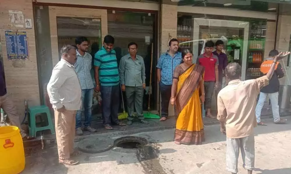 Hyderabad: Kapra Corporator Pavani Reddy addresses drainage issue