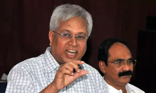 Rajamahendravaram: Vundavalli says Council may not have legality