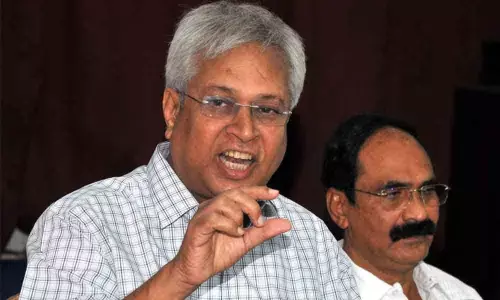 Rajamahendravaram: Vundavalli says Council may not have legality