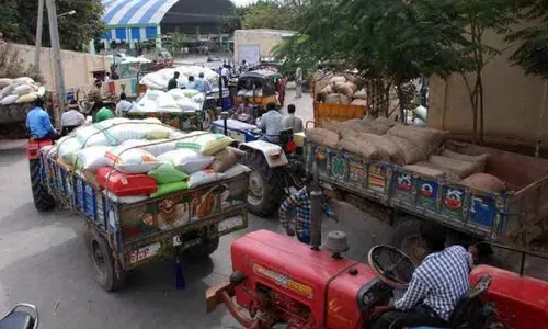 Centres red gram procurement cap turns headache for TS