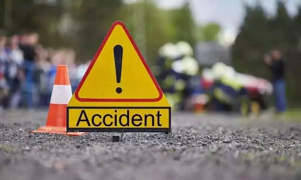 Three died in road accident in Guntur district