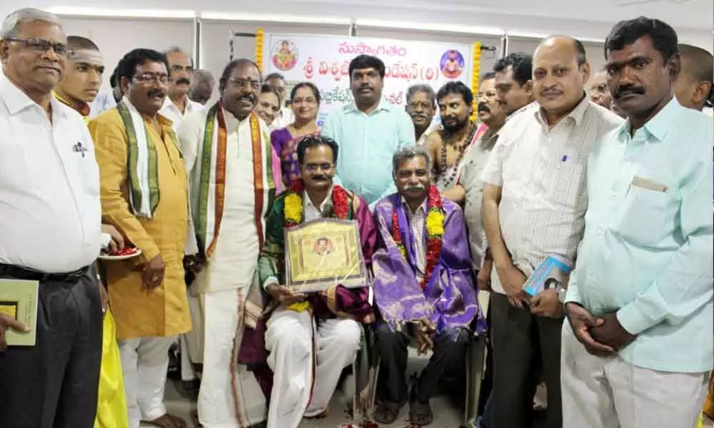 Vijayawada: Dr Sivanagi Reddy conferred Silpa Bandhu title