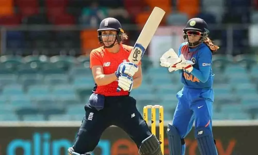 India women lose again in Triangular series