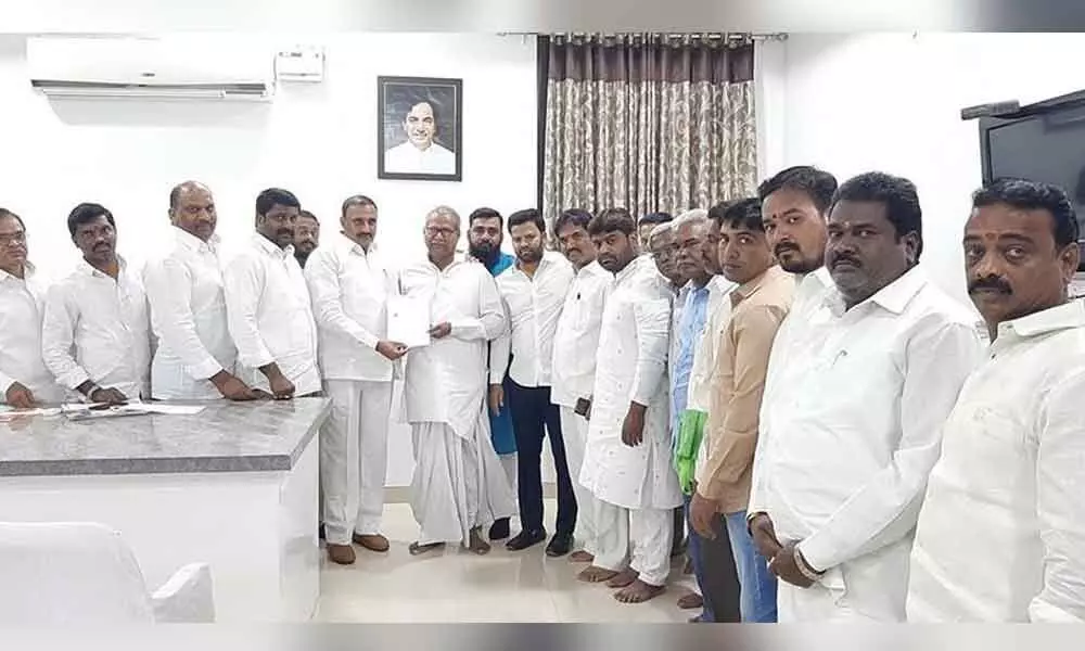 Hyderabad: MLA Arekapudi Gandhi hands over CMRF cheques in Serilingampally