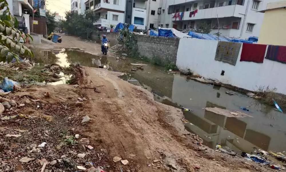 Hyderabad: Roads not repaired for years in Kondapur