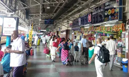 Hawkers exploit pilgrims at Tirupati railway station