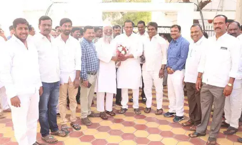 Hyderabad: Minister Malla Reddy feted in Old Bowenpally
