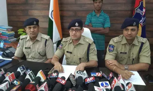 Maoist, served as guard to Azad, surrenders