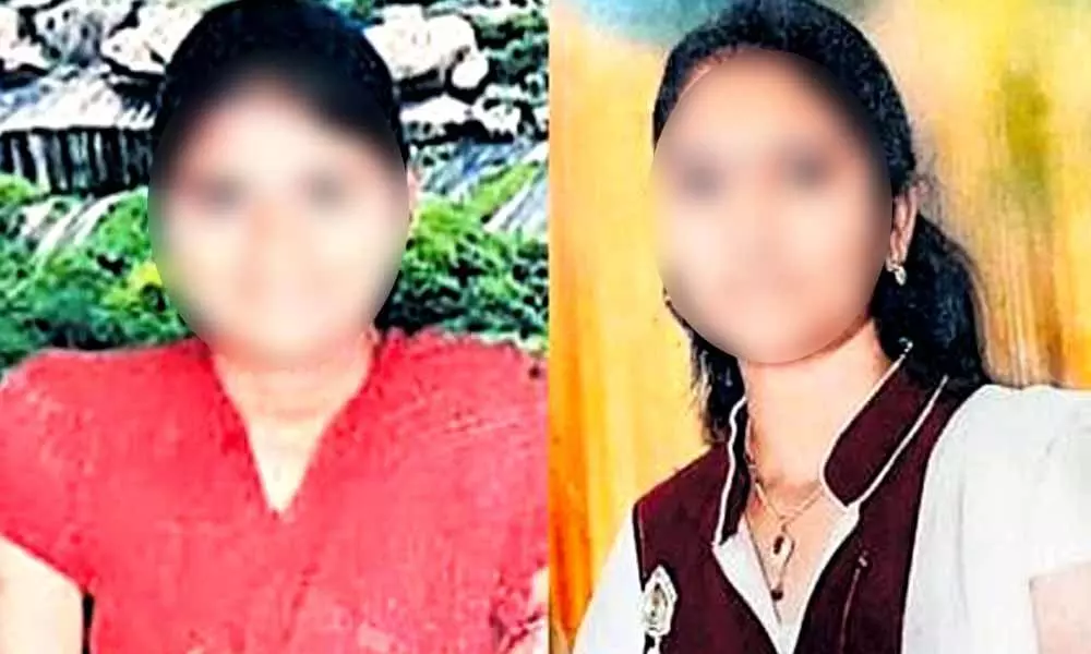 Two young girls hangs self in Hyderabad, die
