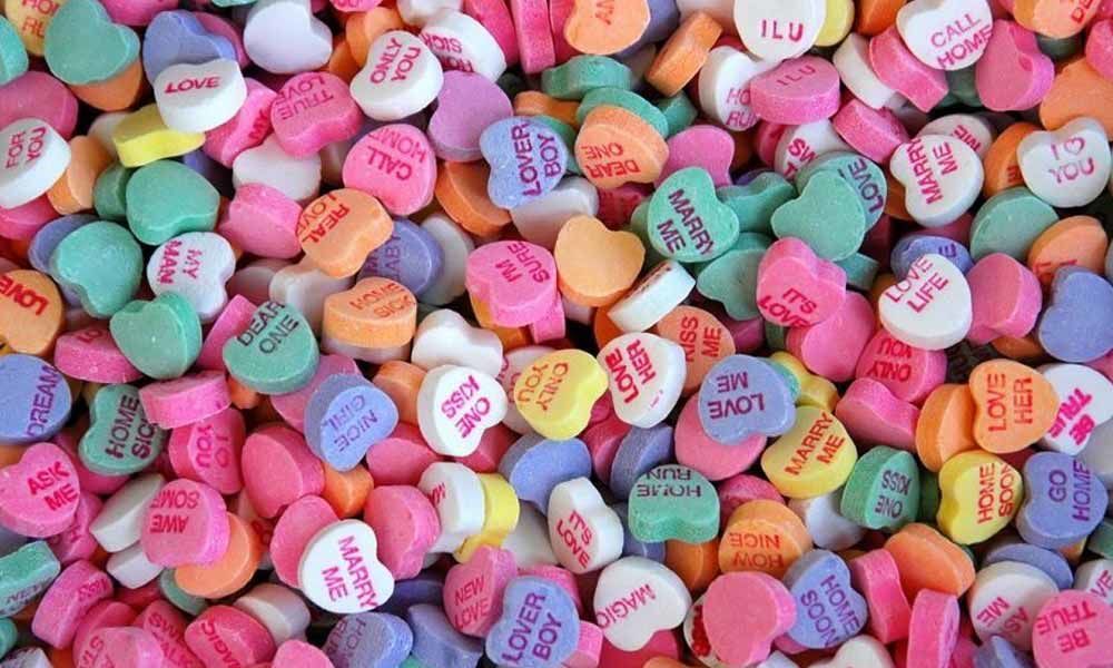 5 Gifts to swoon your lover on Valentine's Day