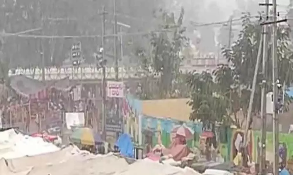 Two female devotees die of electric shock at Medaram Jatara after heavy rain