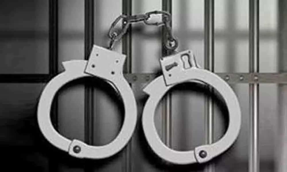 Six held for availing loans in dead techies names