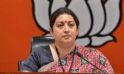 Women capable of chosing their candidates: Smriti slams Kejriwal