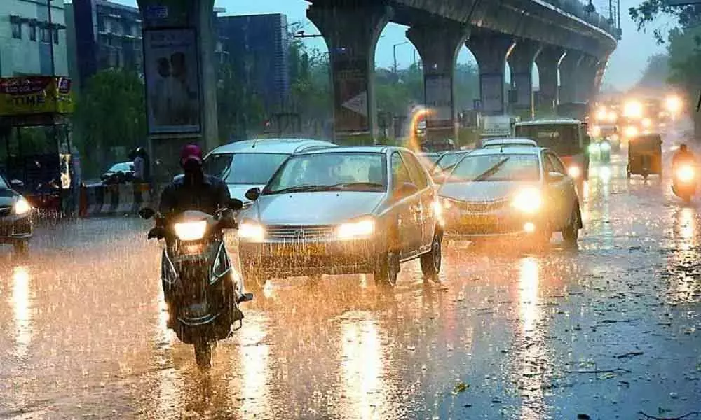 Rain lashes out Hyderabad, to continue for next two days