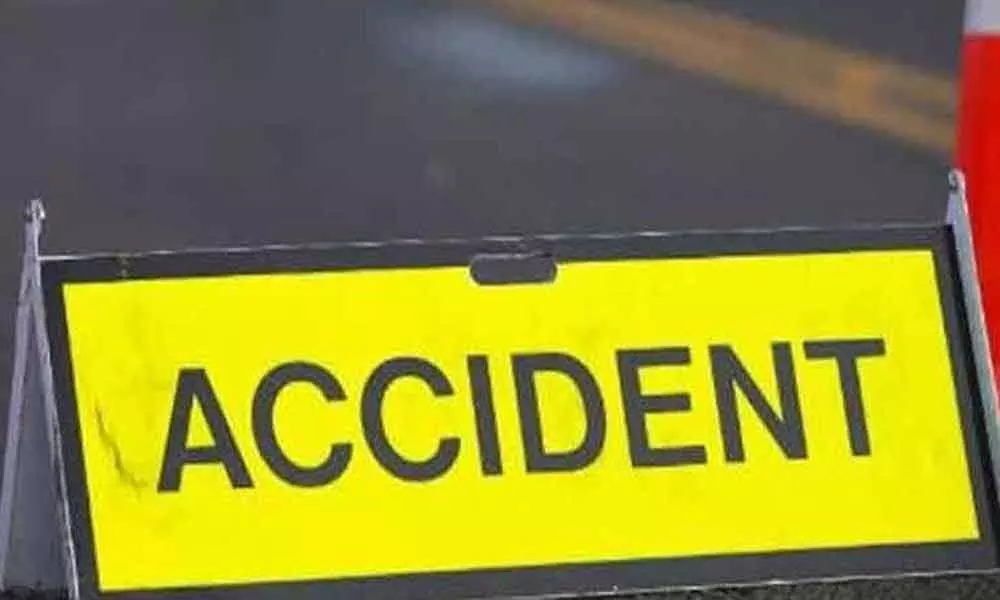 Five died as lorry hits auto in Guntur district