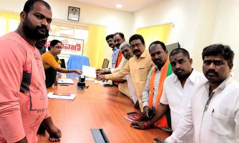 Hyderabad: BJP leader raises civic issues at Prajavani in Serilingampally