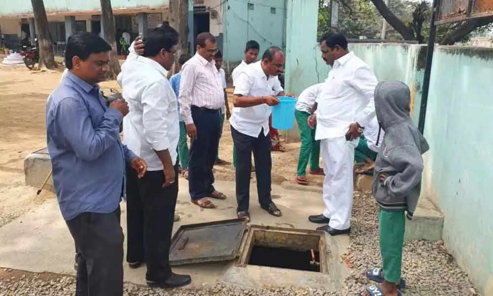 Hyderabad: Corporator Ragam Nagender Yadav takes up issues with HMWSSB in Serilingampally
