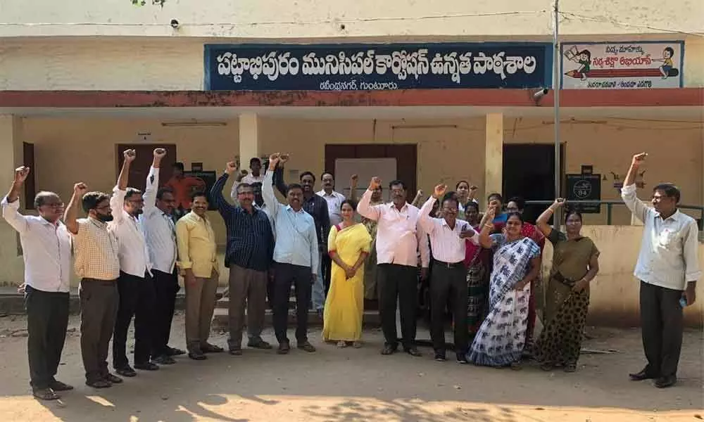 Guntur: Municipal teachers stage lunch-hour protest at Pattabhipuram Municipal Corporation High School