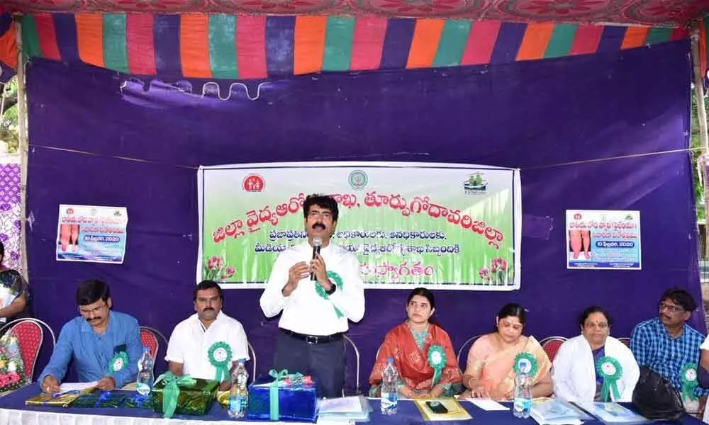 Kakinada: District Collector Muralidhar Reddy distributes anti-filarial tablets