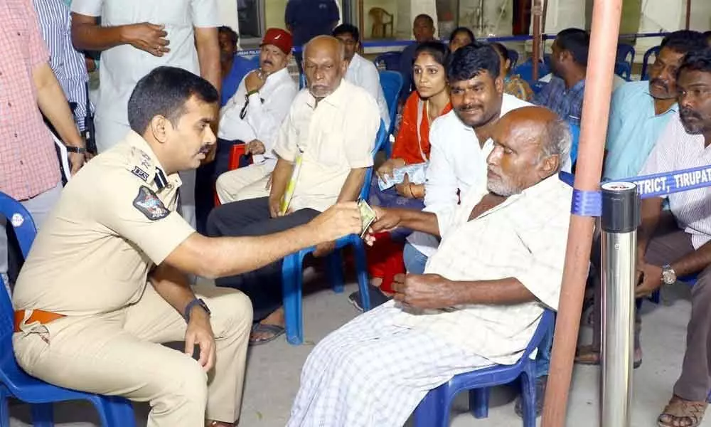 Tirupati: SP Avula Ramesh Reddy takes instant step to sort out elderly persons problem
