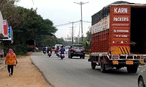 Hyderabad: Streetlights remain on during the day in Jeedimetla