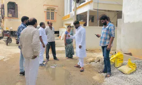 Hyderabad: TRS leader Baling Goutham Goud conducts Bastibata in Hafeezpet