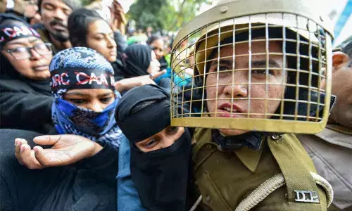 Bangles waved at Delhi police as Jamia march is foiled